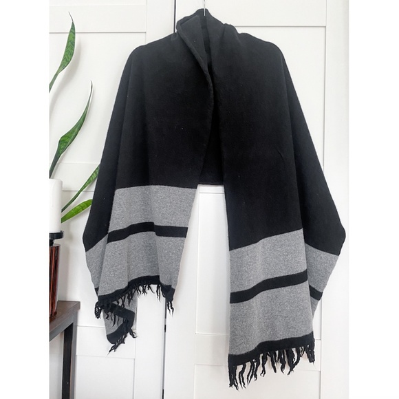 WOOL CASHMERE Oversized Travel Wrap - Picture 1 of 5